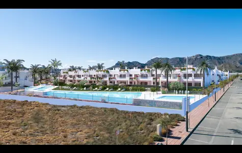 Résidence exclusive en bord de mer à Pulpi – Bungalows et duplex avec jardins privés